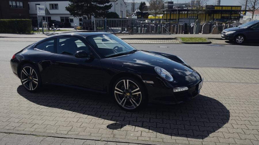 Schwarzer Porsche 911 nach der Aufbereitung